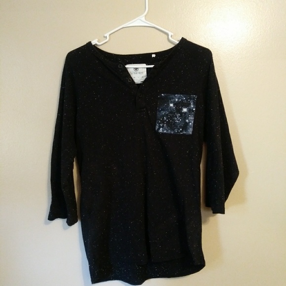 Womans tops - Picture 1 of 8